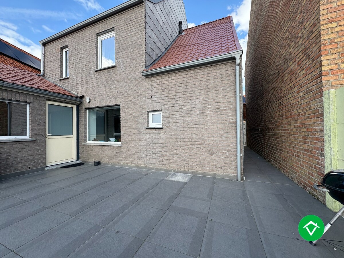 Halfopen bebouwing in Oudenburg (Ettelgem) met 4 slaapkamers en tuin 