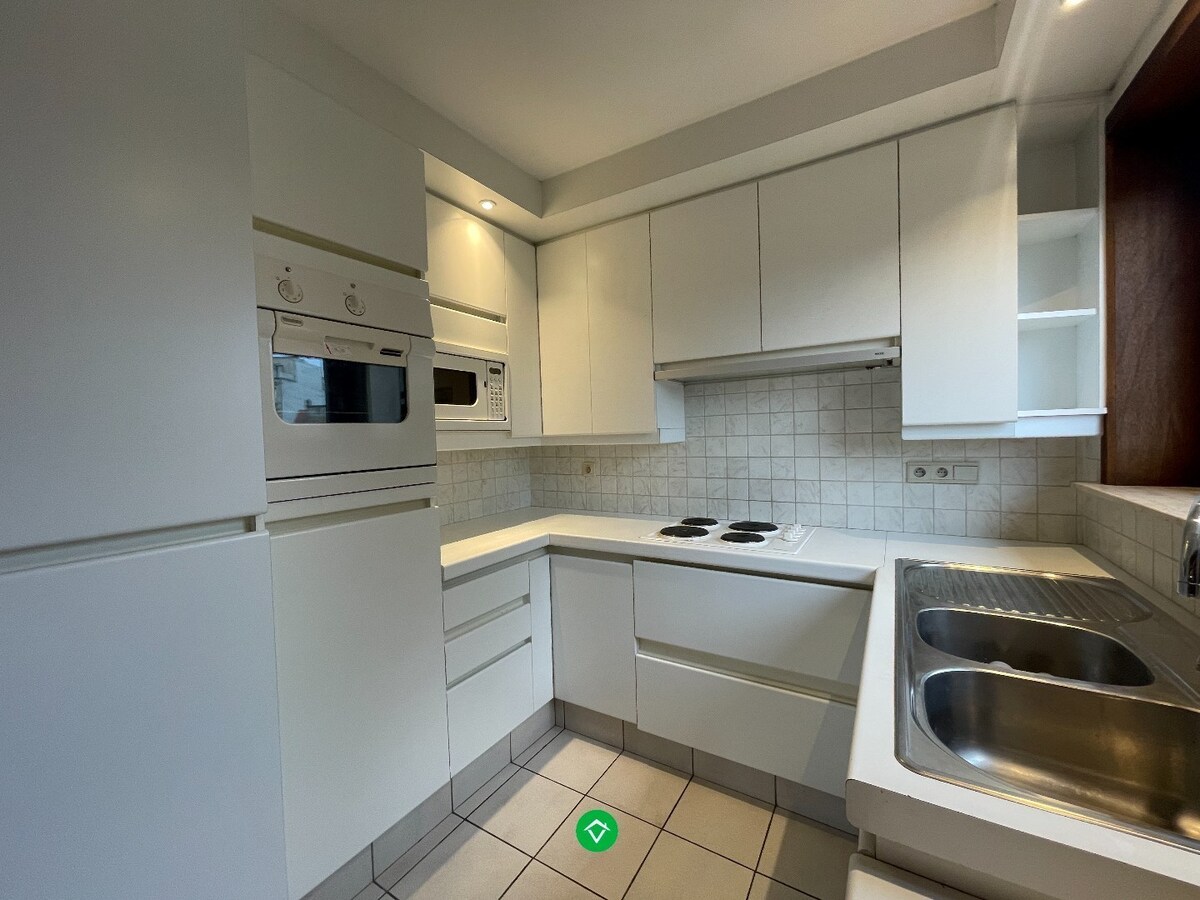 Groot appartement met 2 slaapkamers en garage in centrum Roeselare 