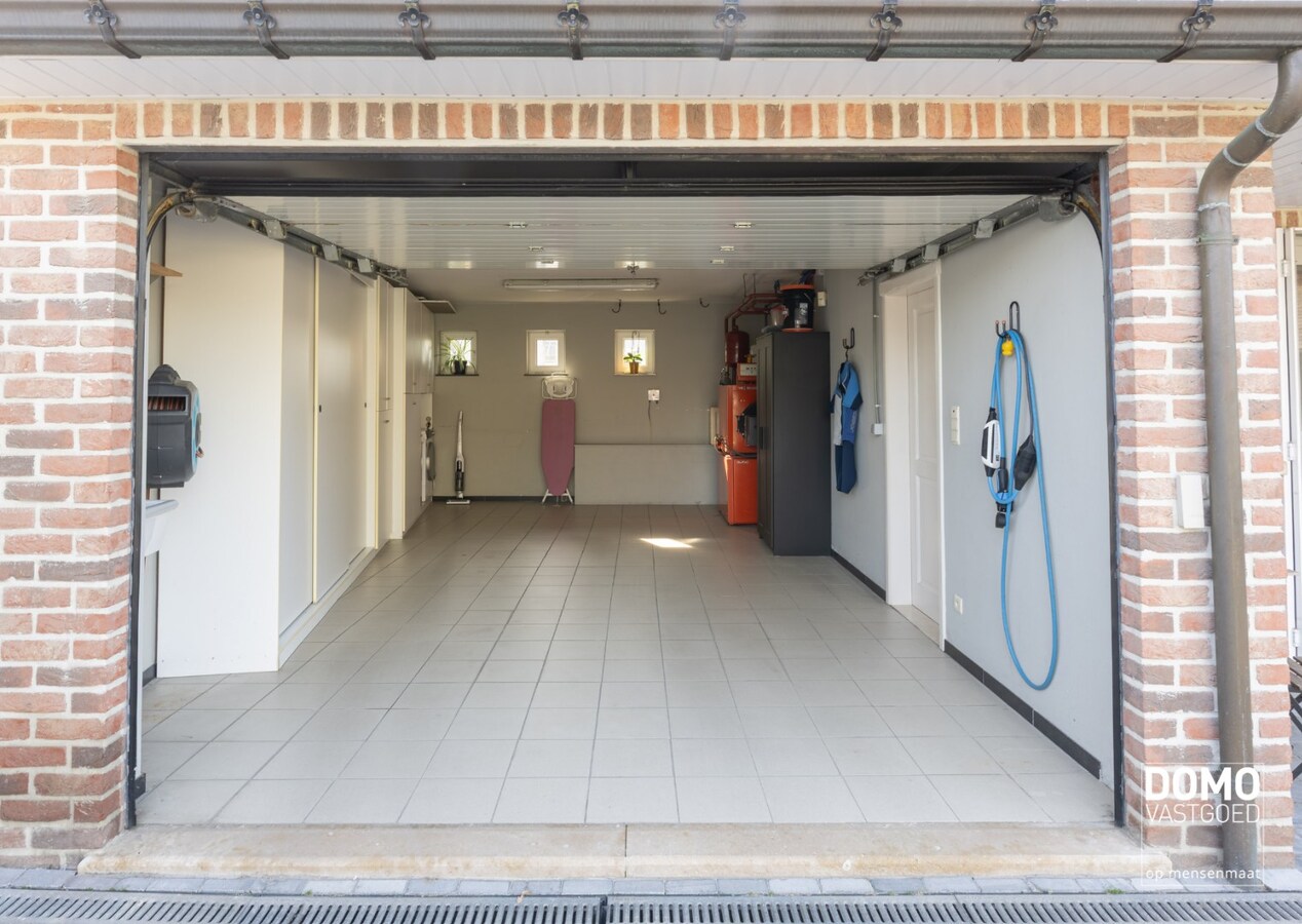 Karaktervolle en ruime gezinswoning in pastorij-/fermettestijl met prachtige tuin en 4 slaapkamers in het groene Kortessem 