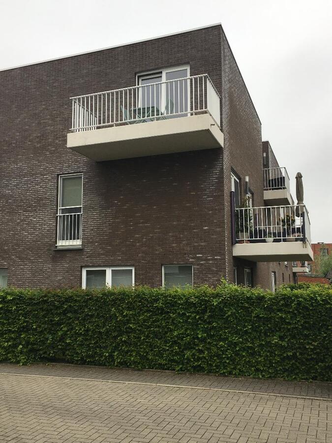 Ruim, modieus 2 slaapkamer appartement 