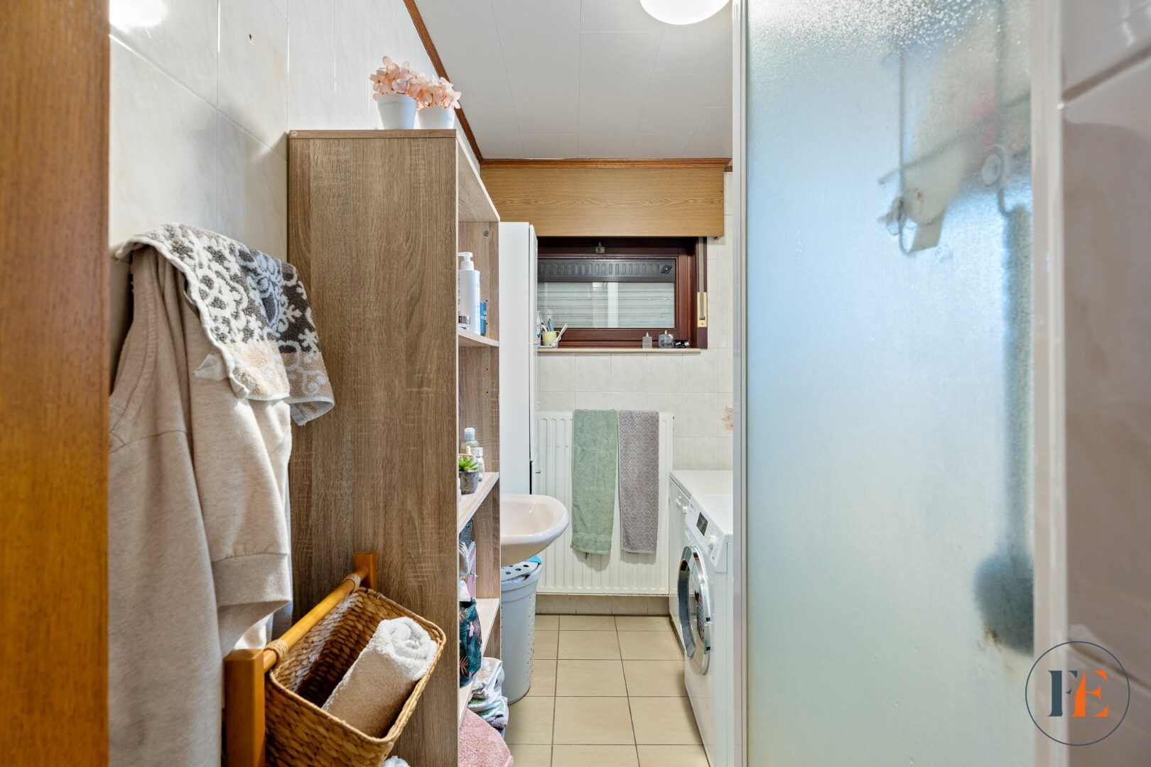 Huis met inpandige garage, tuin en  atelier te Wondelgem 