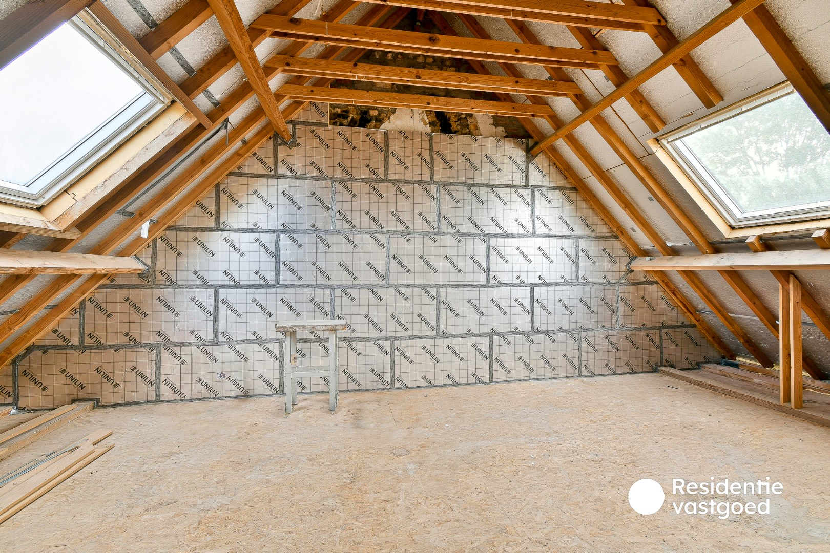 Ruime woning met uitzonderlijk veel mogelijkheden en prachtig zicht vanuit de tuin 