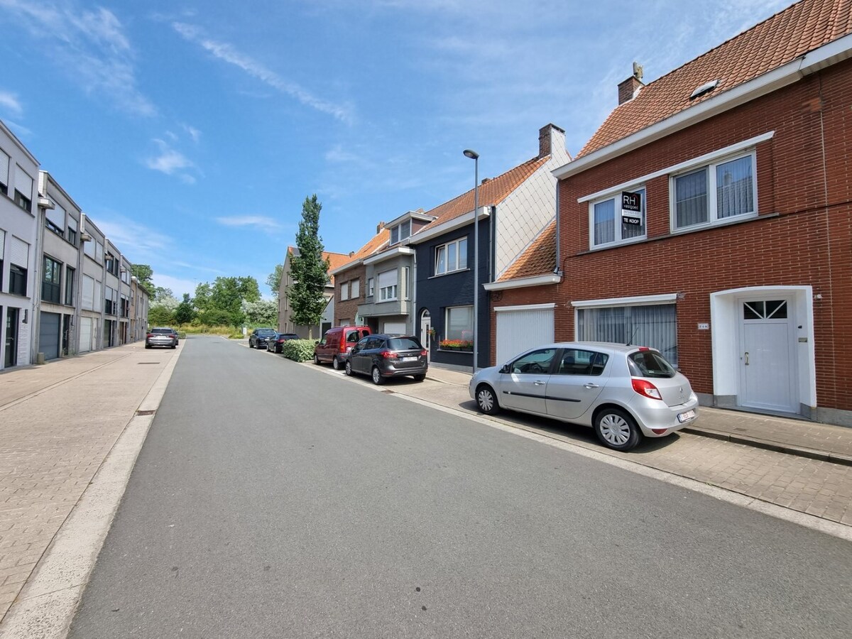 Goed gelegen, instapklare halfopen gezinswoning met tuin en garage - Zeebrugge 
