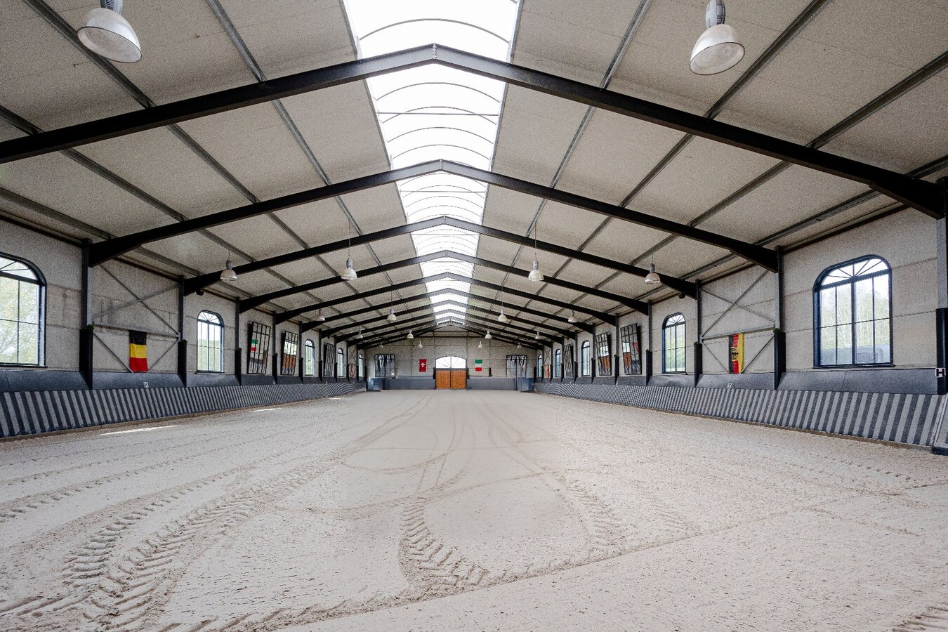 Hippische Complex met woonhuis en appartement op circa 31 Hectare 