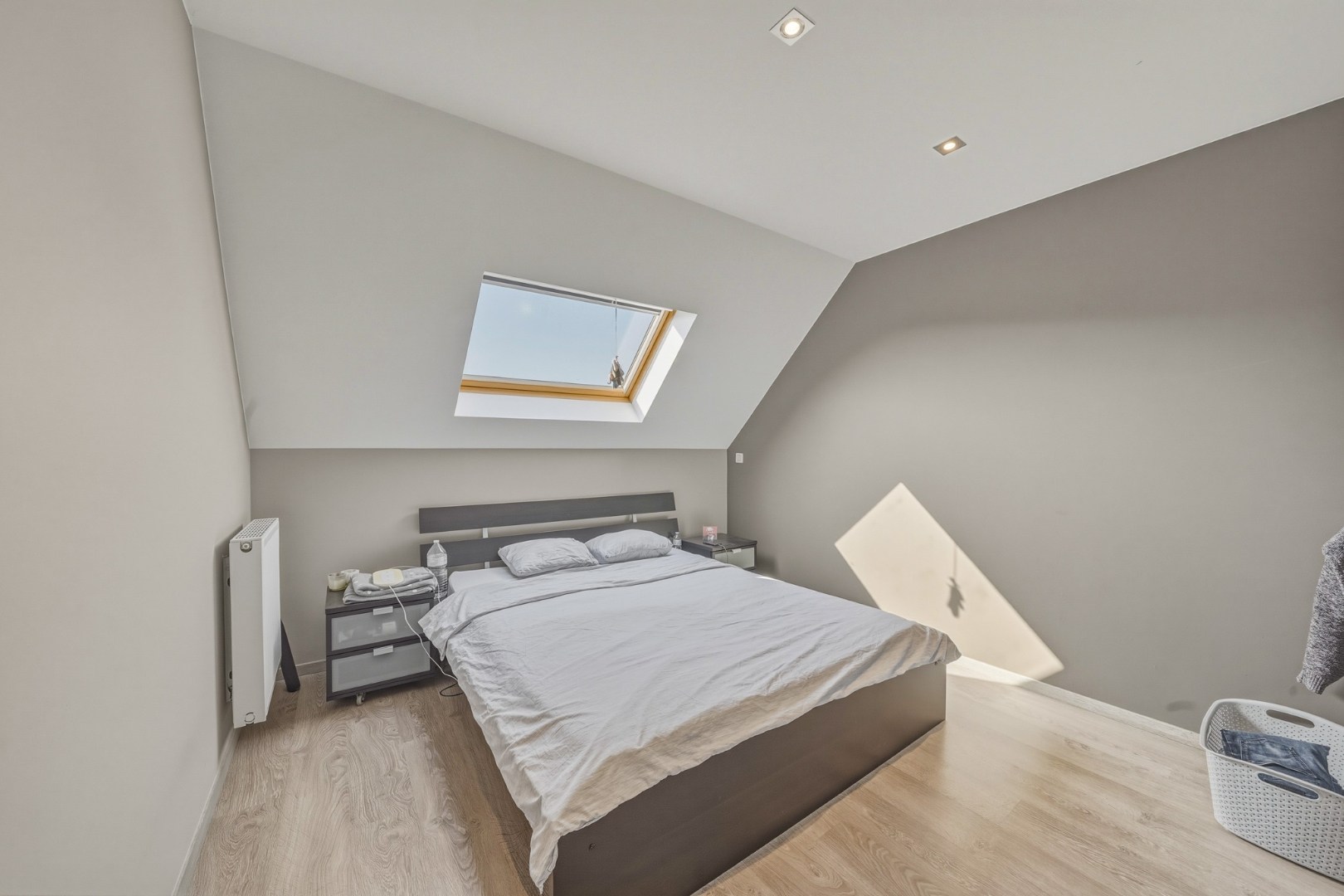 Instapklare recente woning met zeer ruime garage en tuin in Oudenburg 