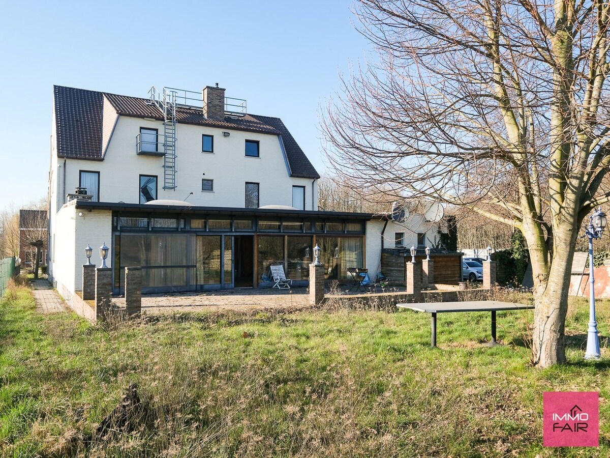 Polyvalent hotel op perceel van 2755 m² 