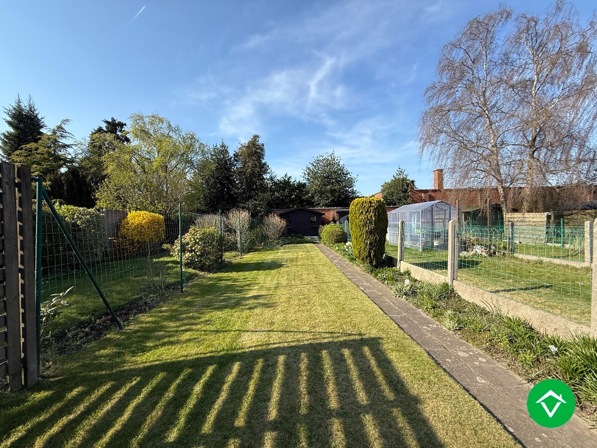 Centraal gelegen woning met 3 slaapkamers en diepe tuin te Roeselare 