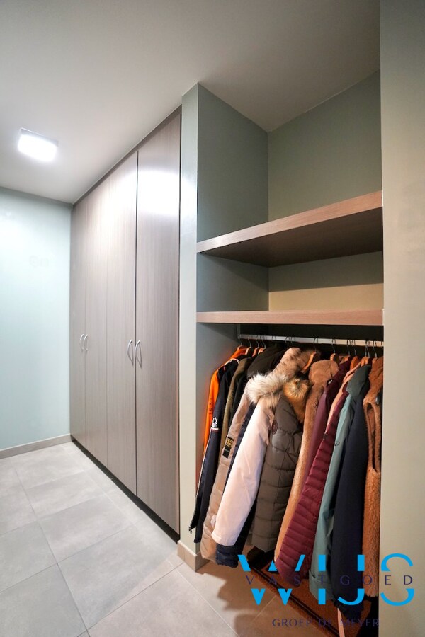 Prachtig lichtrijk appartement in het CENTRUM van ERTVELDE ! 