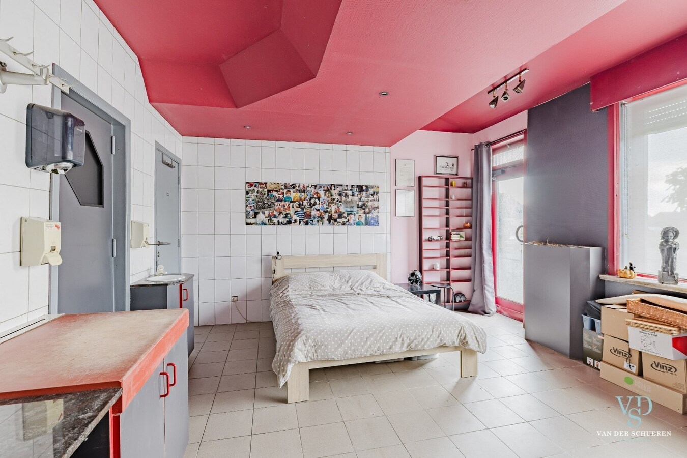 Ruime woning met atelier / garage. 