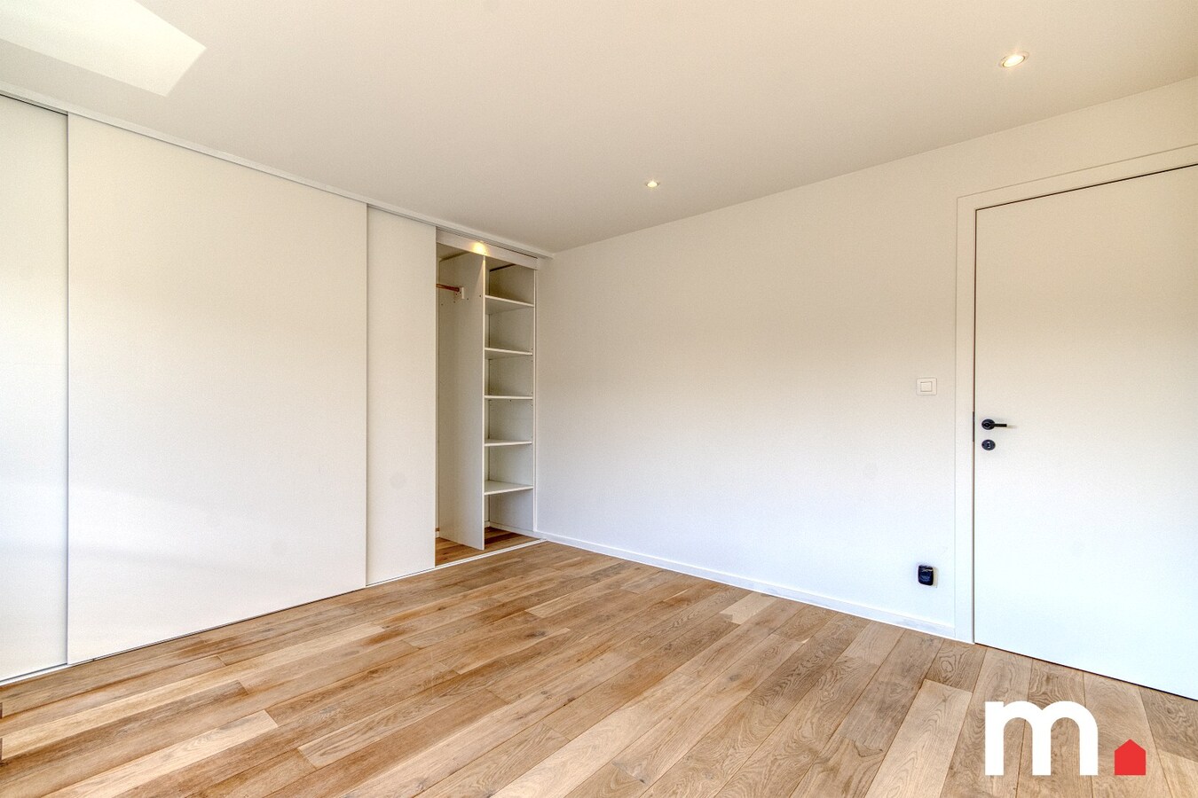 Instapklare woning met uitweg te Kortrijk ! TOPPER ! 