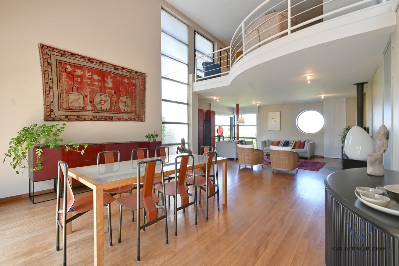 Exclusief en tijdloos wonen met exceptionele zichten. 