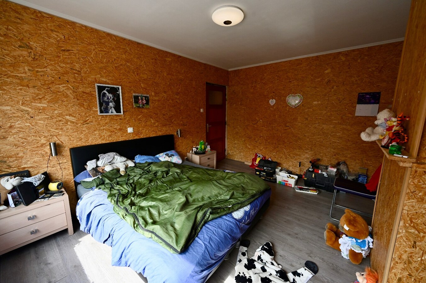 RUIME GEZINSWONING MET STADSTUINTJE NABIJ SPUIKOM 