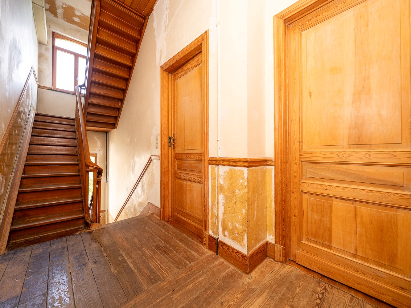 Knappe herenwoning met praktijkruimte en tuin 