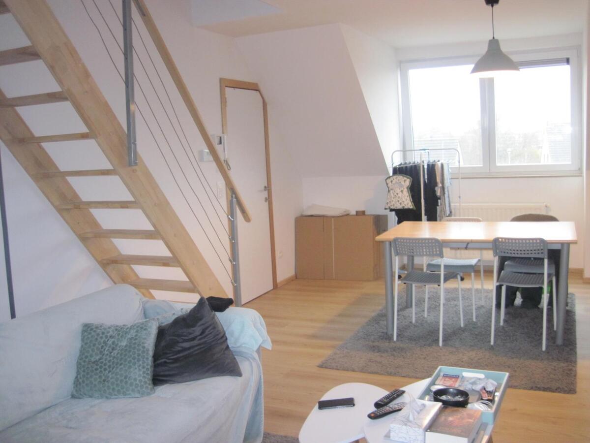 Duplex-appartement mét garage. 