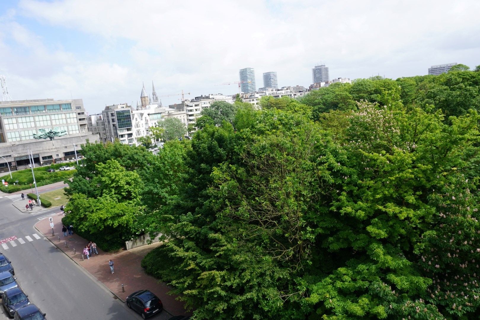 APP. NON-MEUBLE SITUE AVEC BELLE VUE SUR LE PARC 