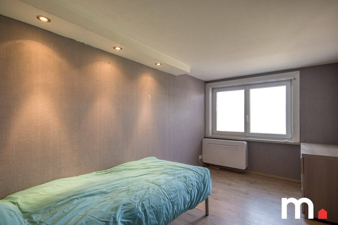 Instapklare woning te Ingelmunster met garage en uitweg achteraan! 