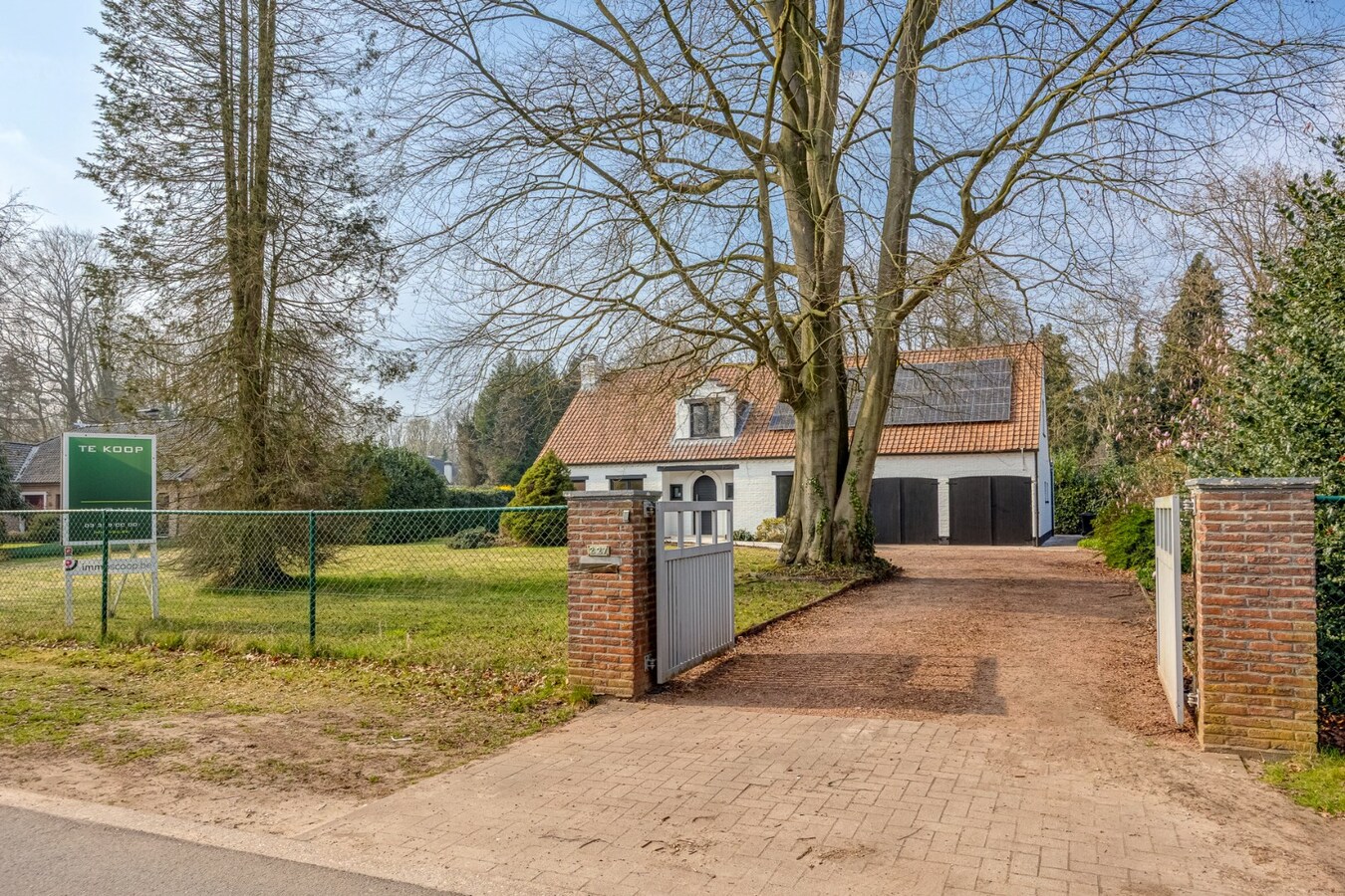 Landelijke, gerenoveerde woning met 4 slaapkamers op perceel van 2.322 m² 