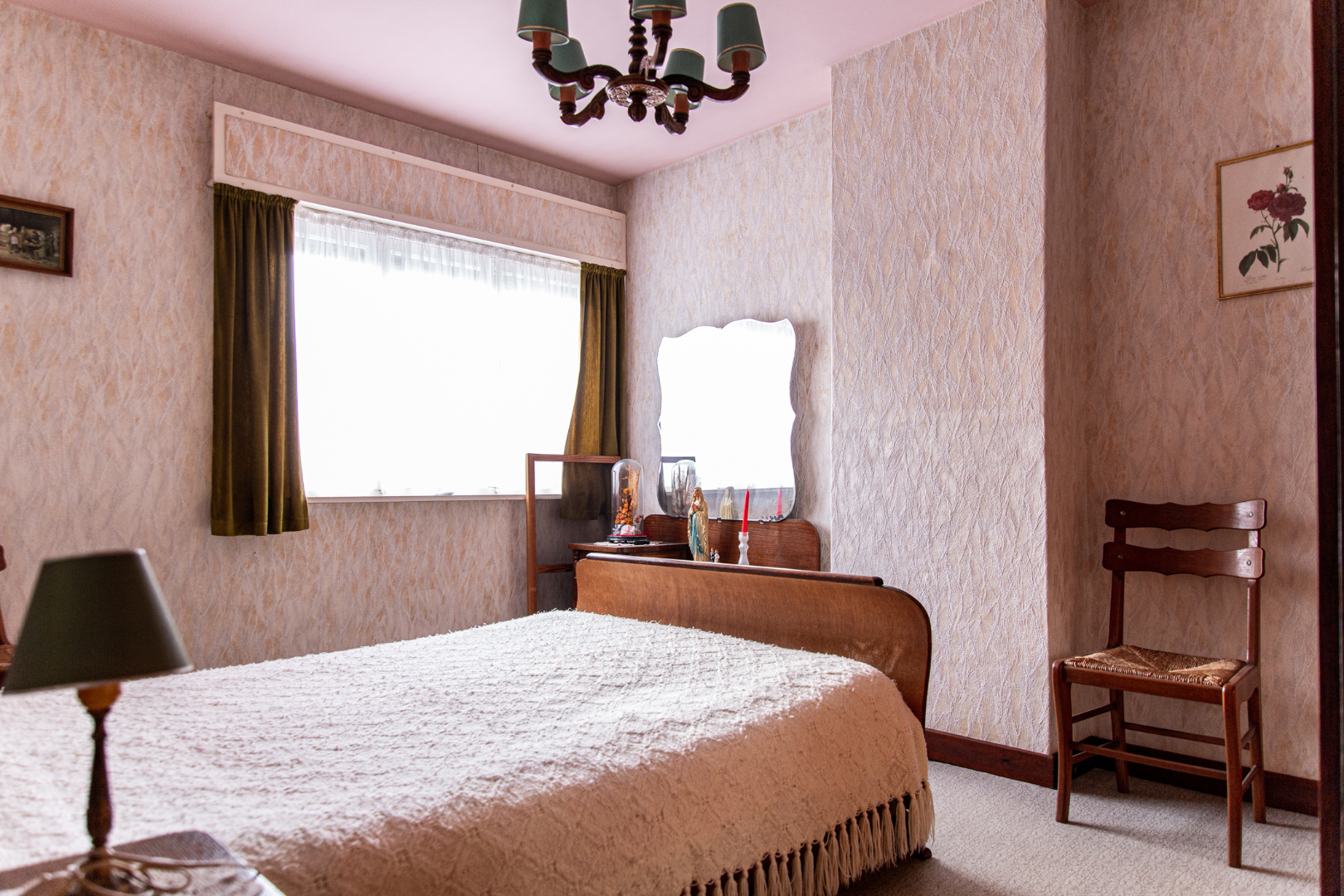 Op te frissen HoB met 3 slpks, rustig gelegen te Adegem 