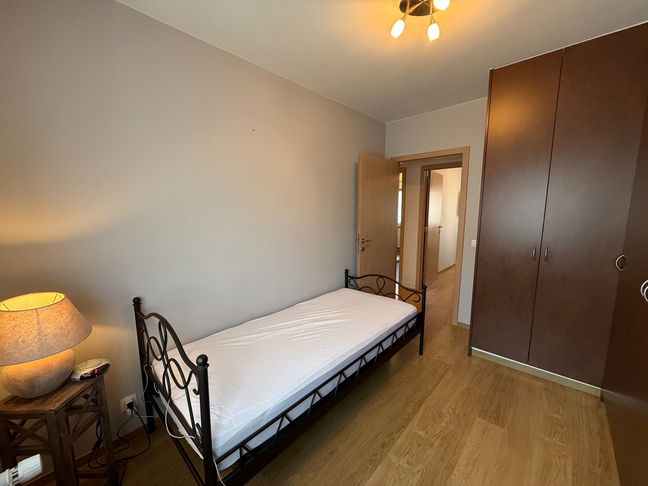 Non meublé - Maison bien entretenue avec trois chambres située dans le vieux Knokke, à distance de marche du centre commercial de Knokke et du Zoute. 