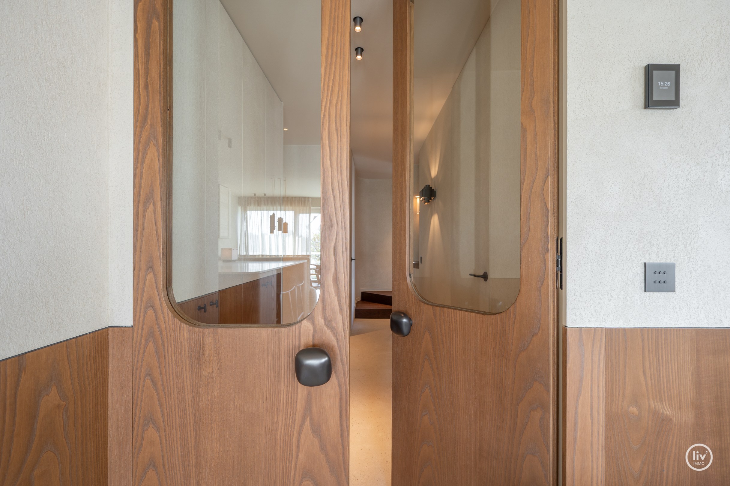 Appartement d'angle entièrement rénové et de haute qualité dans une résidence de standing au cœur du Zoute. 