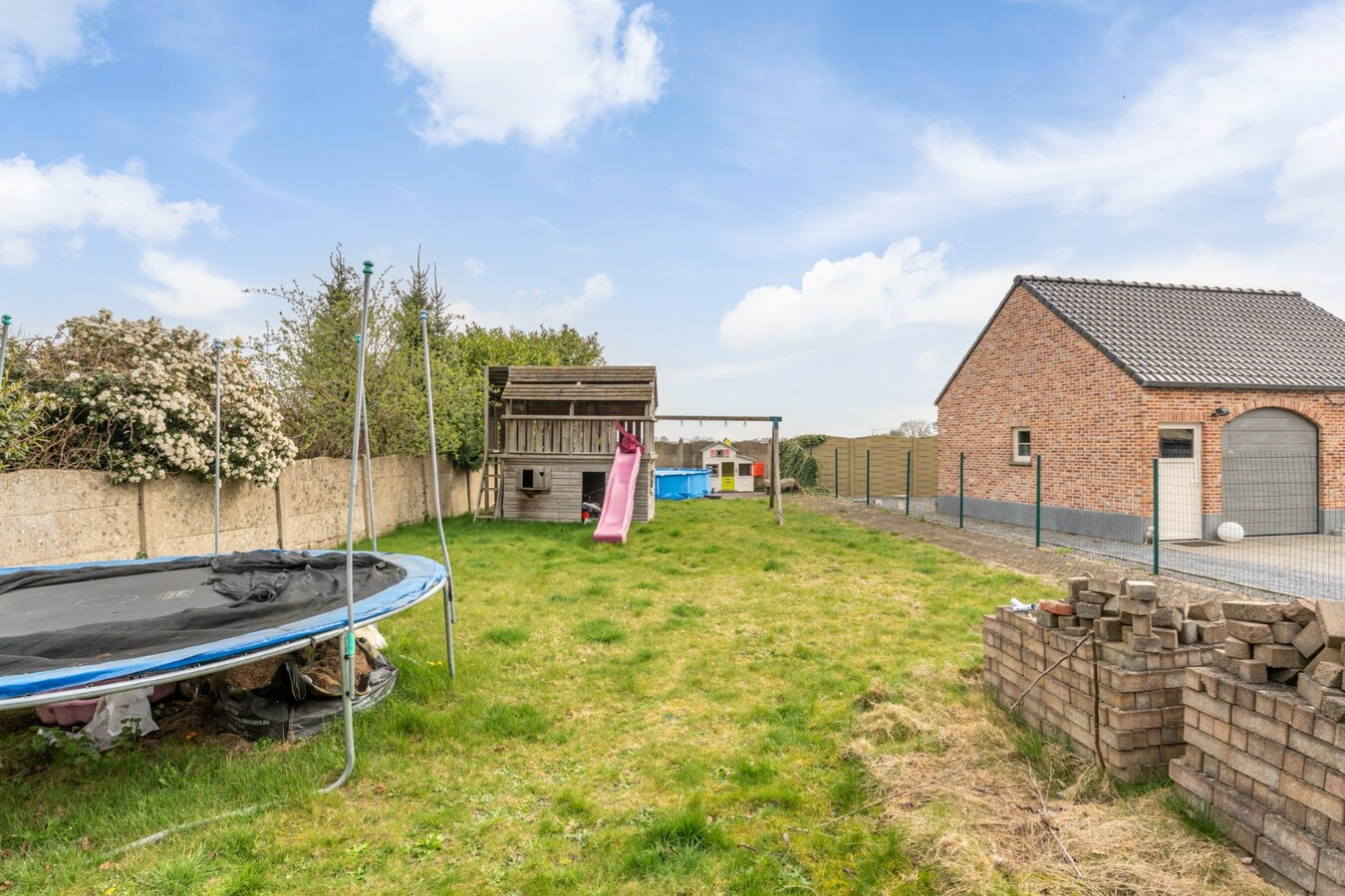 Een vrijstaande gezinswoning met 3 slaapkamers op perceel van 5a33ca 