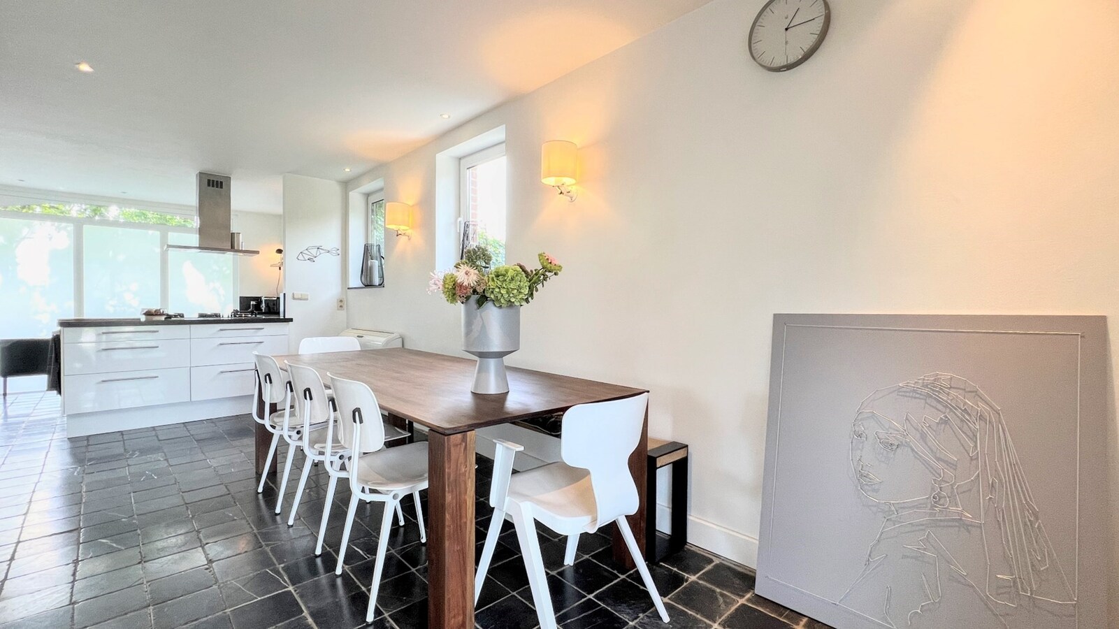 Instapklare gezinswoning op perceel van 2402 m² 