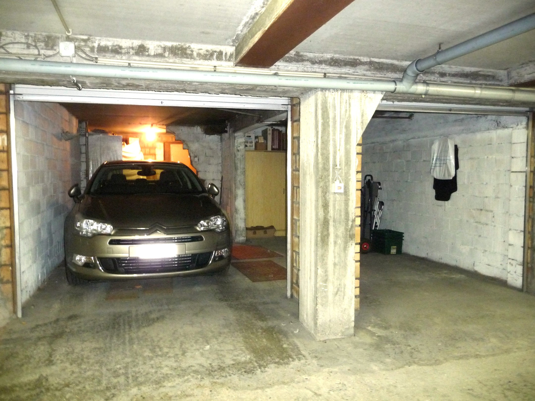 Dubbele garagebox met opslagplaats nabij de A. Pieterslaan 
