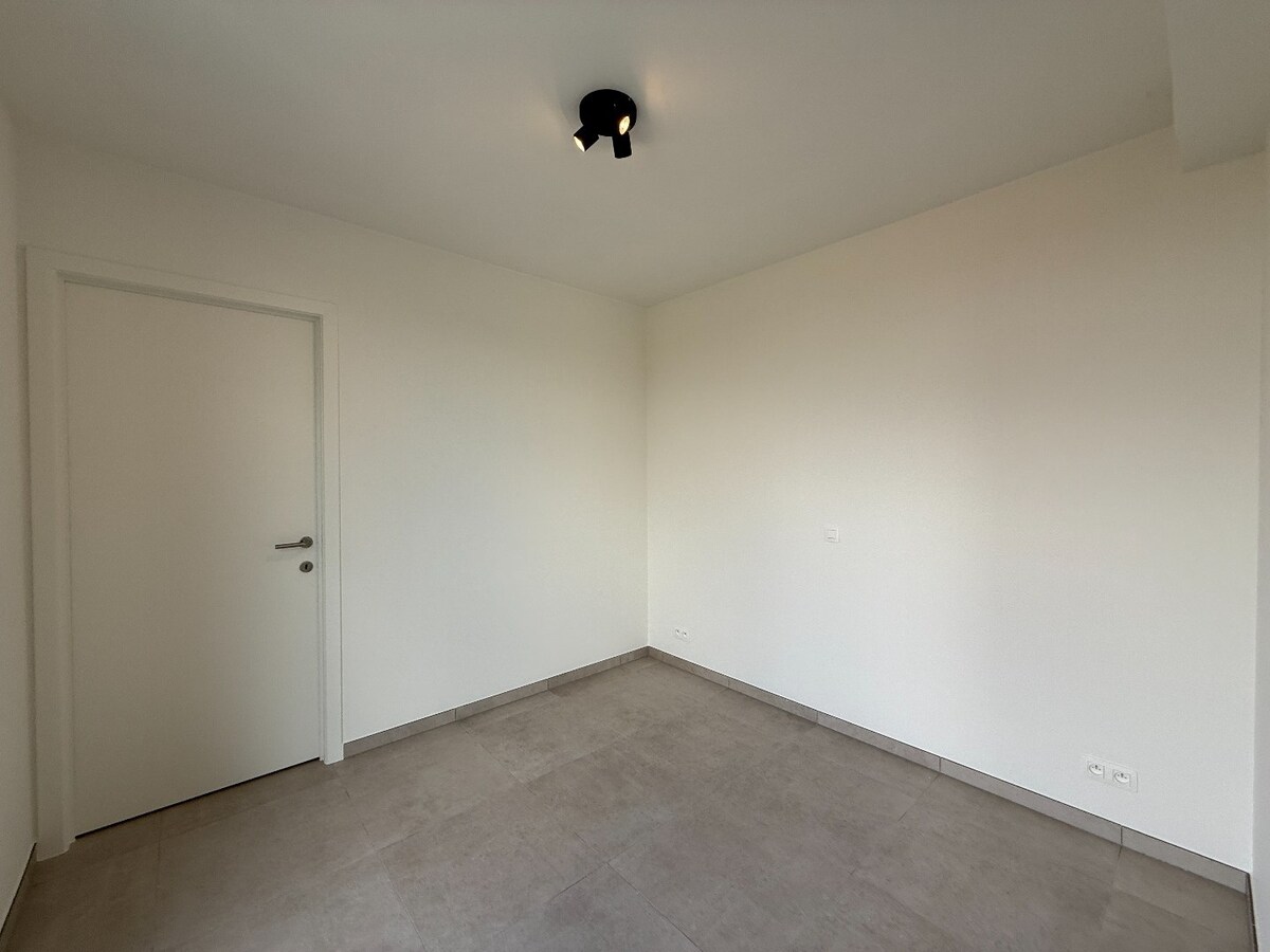 Nieuwbouwappartement met autostandplaats te Izegem 