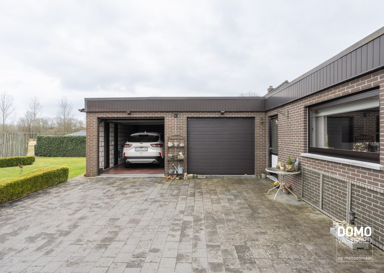 DEELS GERENOVEERDE WONING MET 3 SLAAPKAMERS, GARAGE EN RUIME TUIN TE KOOP IN KERMT 