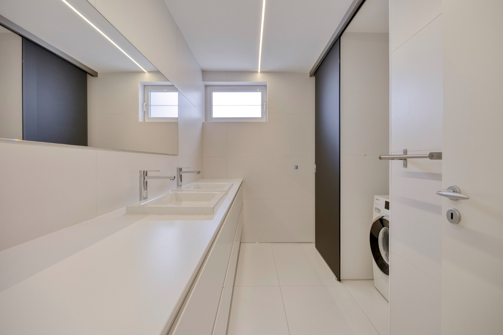 Instapklare penthouse met 2 slaapkamers en terras van 60m² , 4 kelders en garagebox in Korbeek-Lo! – EPC 199 kWh/m² - bewoonbare opp. 131 m² 