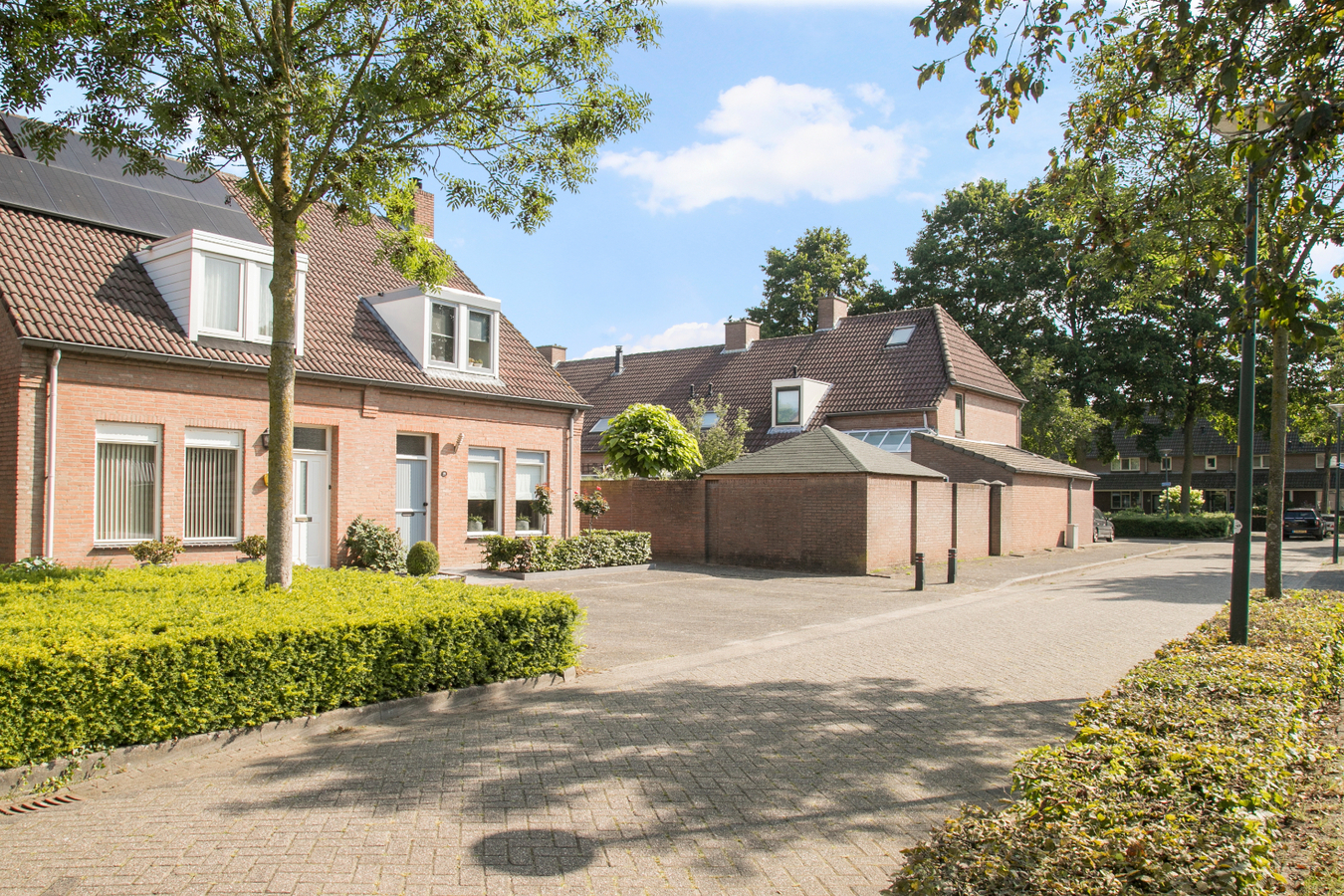 Prachtige afgewerkte hoekwoning op een rustige locatie aan de rand van Hapert. 