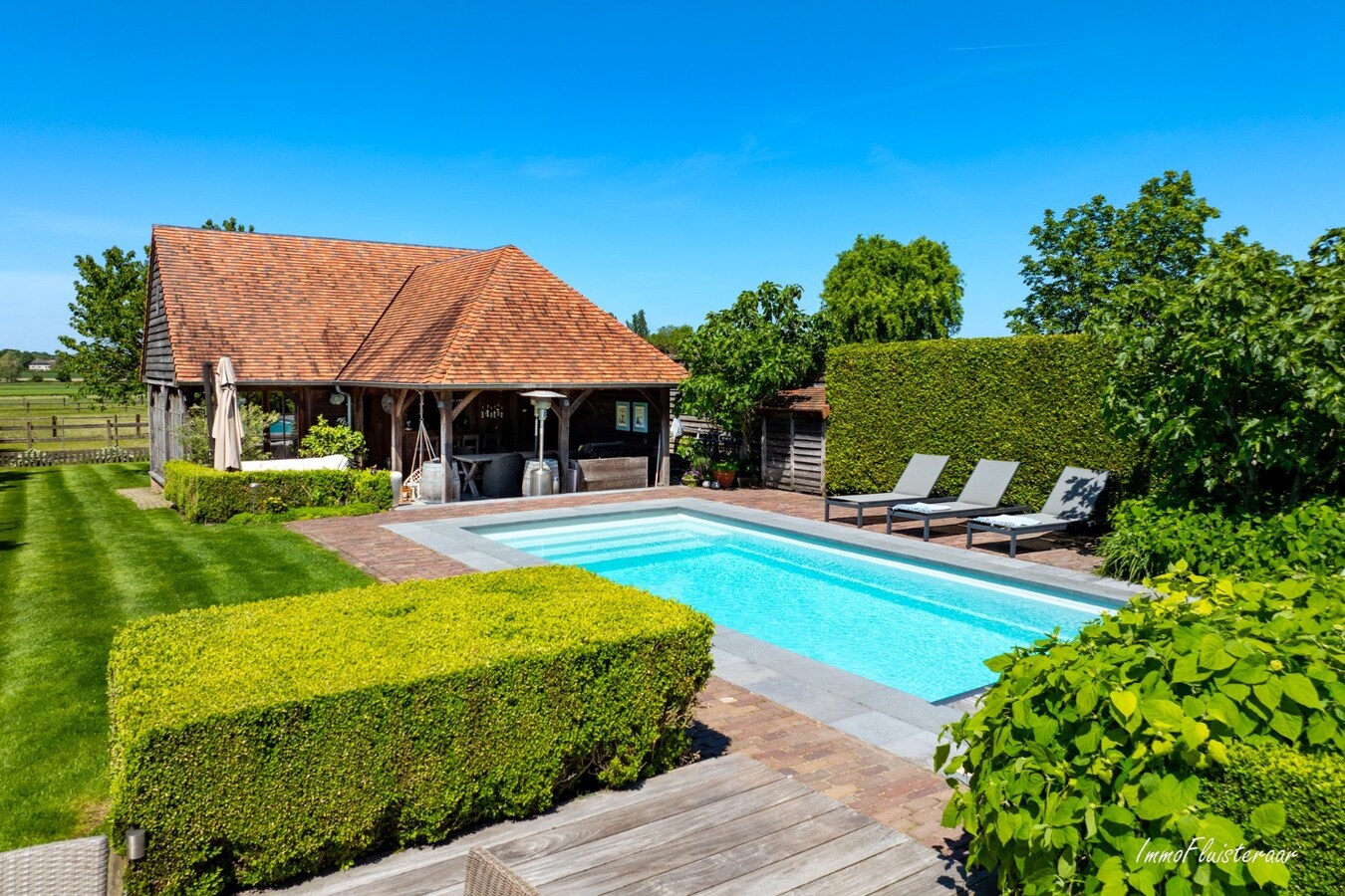 Prachtige villa met zwembad en luxueus poolhouse met optioneel bij te kopen weiland van ca. 21.856 m2 te Hove 