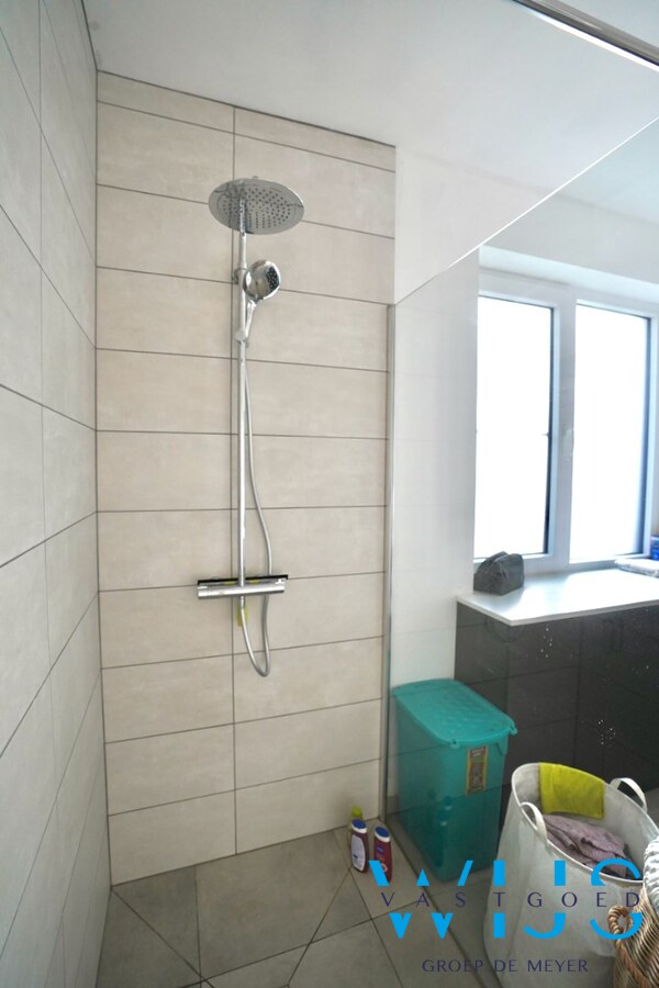 Volledig gerenoveerd woonhuis op 750m² in hartje Ertvelde ! 