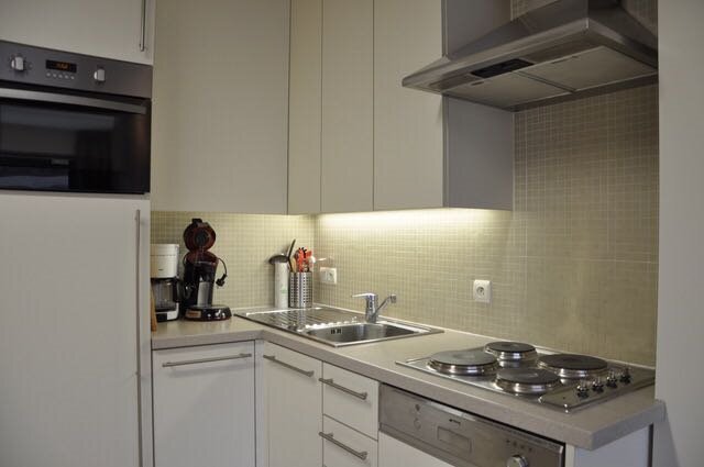 Modern 1 slaapkamerappartement op een boogscheut van het strand 