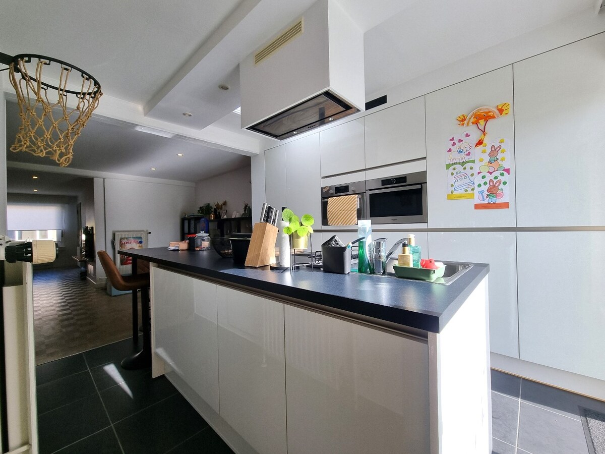 Aangename gezinswoning met tuin, garage &amp; achteruitgang - Heist 