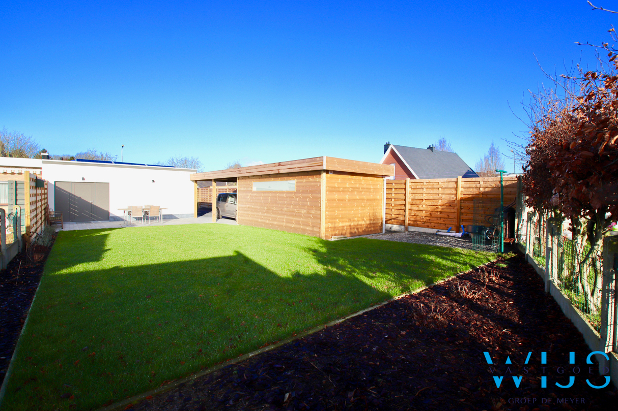 TOTAAL Gerenoveerde bungalow op een TOPlocatie in ERTVELDE ! 