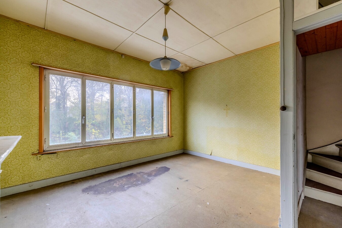 Te renoveren woning met 2 slpk en stadstuin 