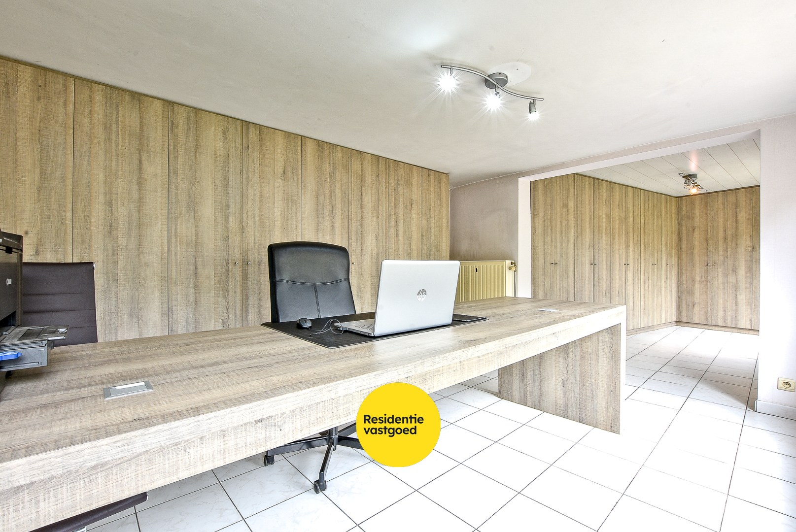 Instapklare alleenstaande woning met 4/5 slaapkamer op 2.084m² te Diksmuide! 