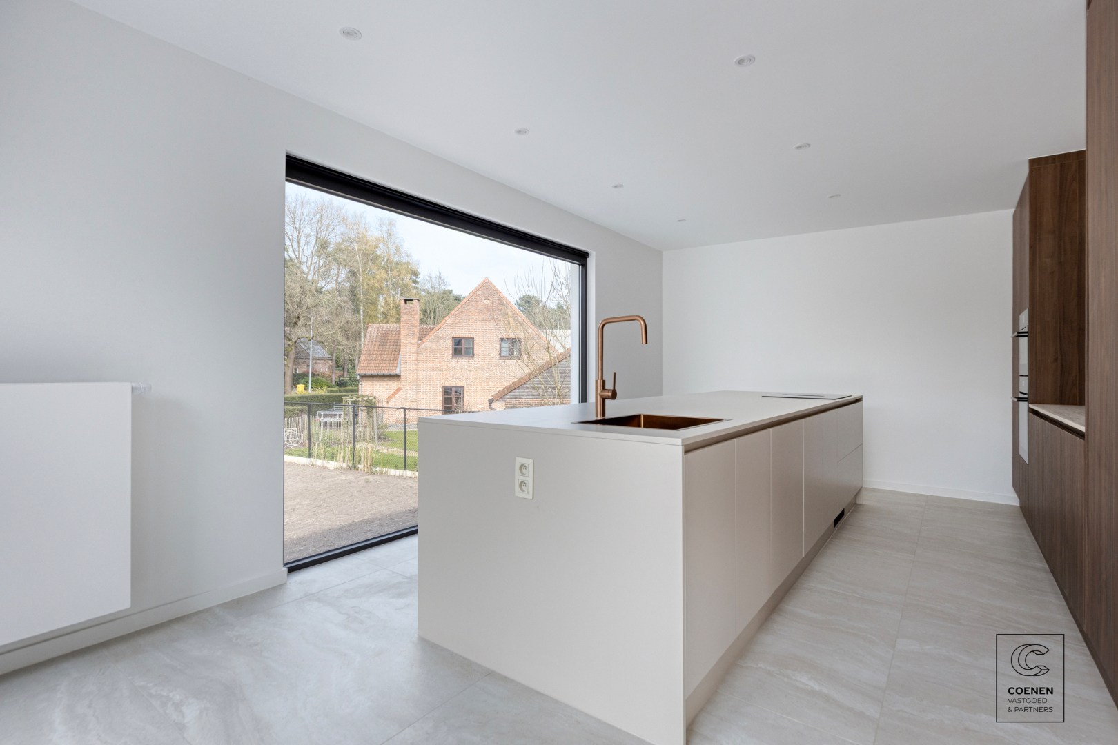 Prachtig gerenoveerde woning met 4 slpk, 2 badkamer en riante tuin op een toplocatie te Rijmenam! 