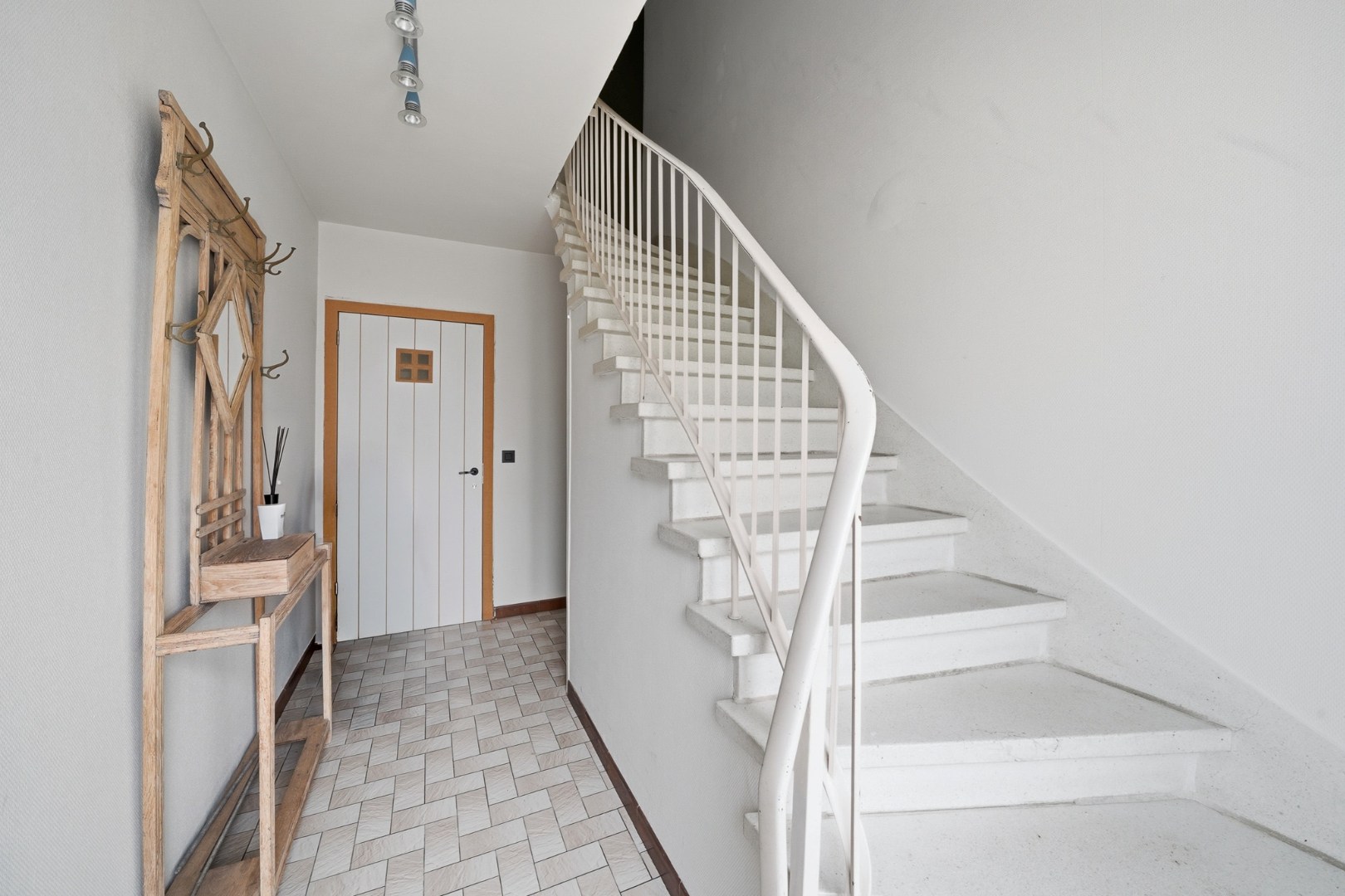 Duplex-appartement van 165 m² met garage, carport en zonnig terras in de Vicognewijk 