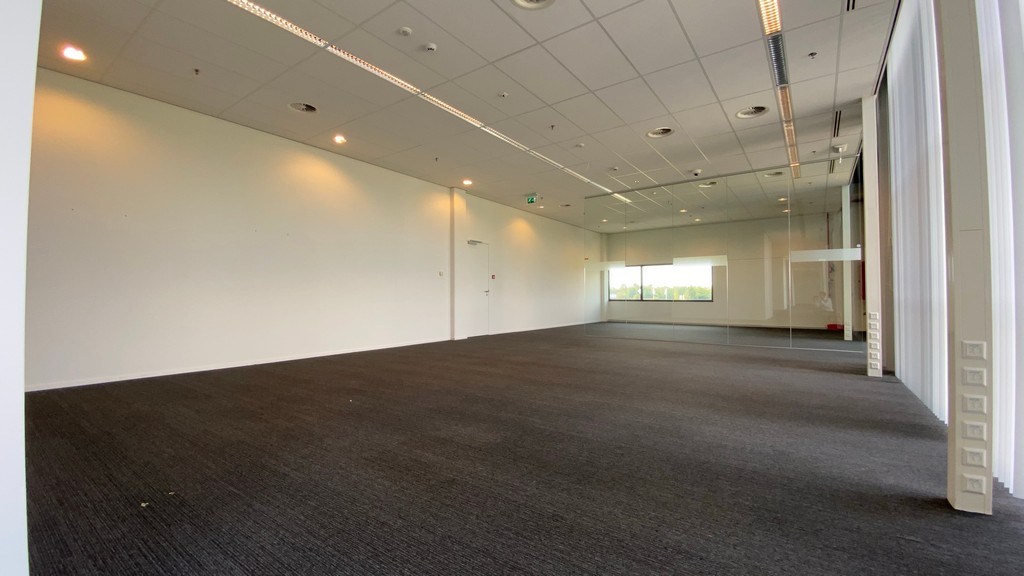 Flexibel in te delen kantoren te huur nabij R8 in Kortrijk