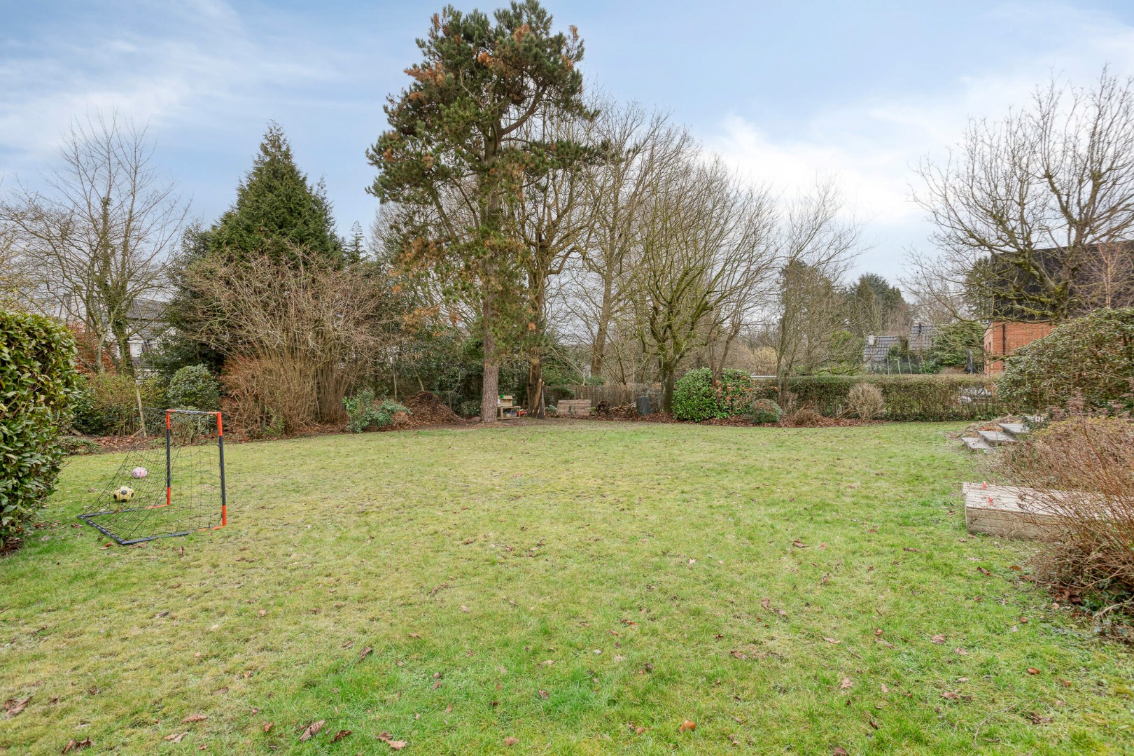 Authentieke en karaktervolle VILLA in residentiële, groene omgeving 1650 BEERSEL 