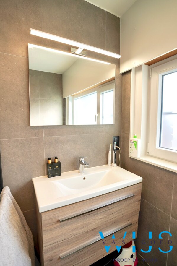 Toffe gezinswoning met garage in het CENTRUM VAN ERTVELDE ! 