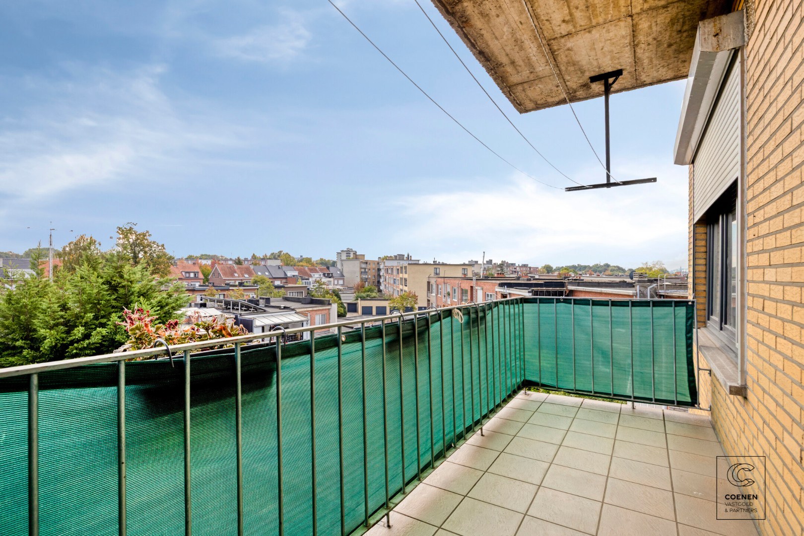 Ruim appartement van 104 m² met drie slaapkamers op centrale ligging te Merksem! 