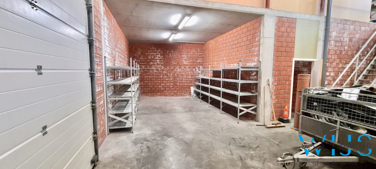 Opslagruimte van +- 90m² te huur te Evergem ! 