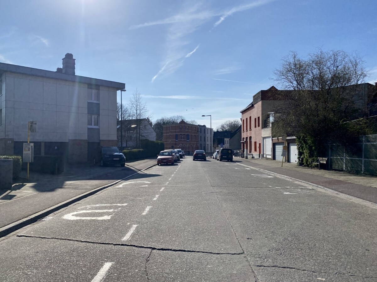 Opbrengsteigendom met 8 appartementen, 10 ondergrondse garageboxen. 