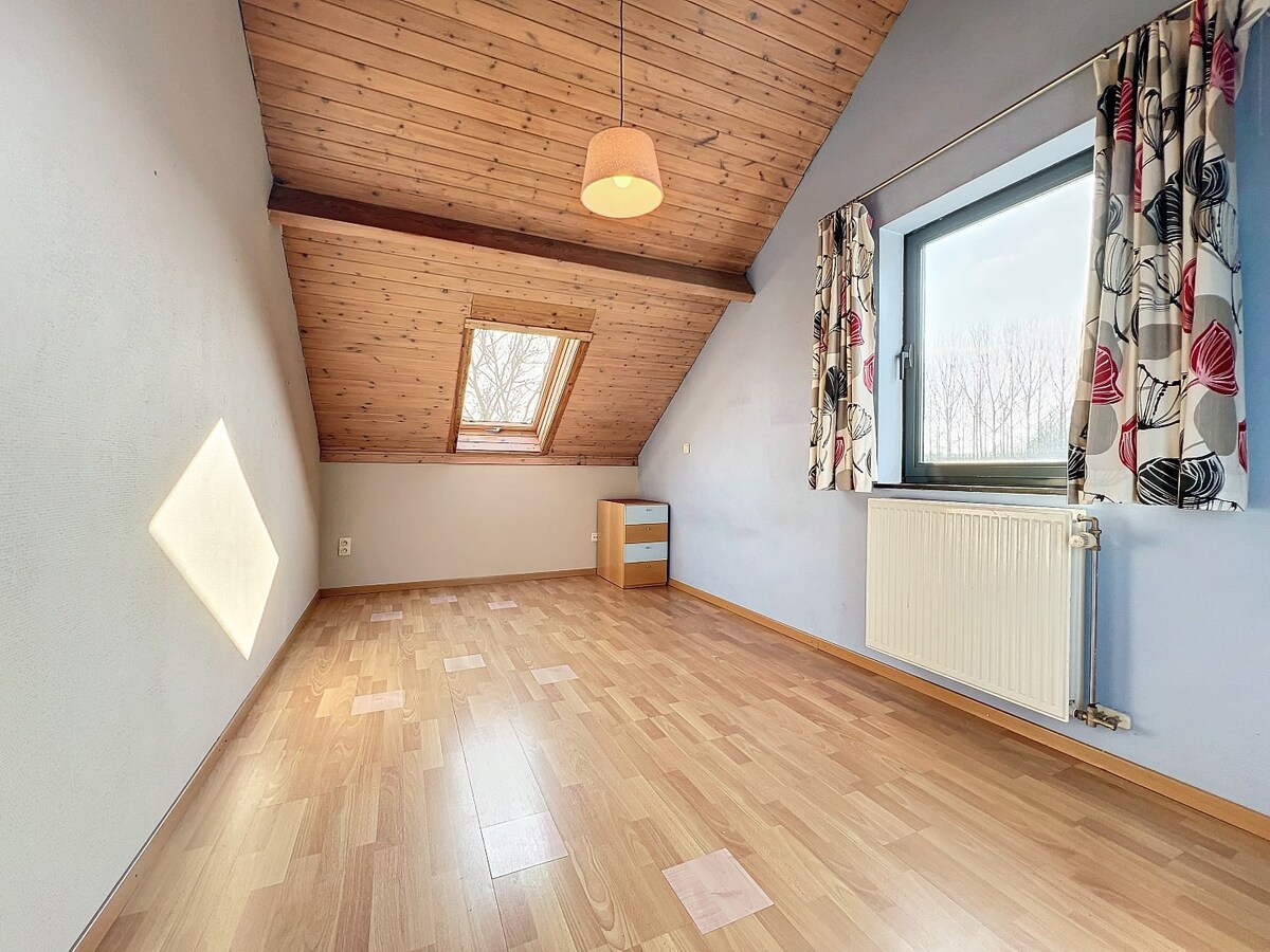 Ruime villa met unieke architectuur en tuin te Tollembeek 