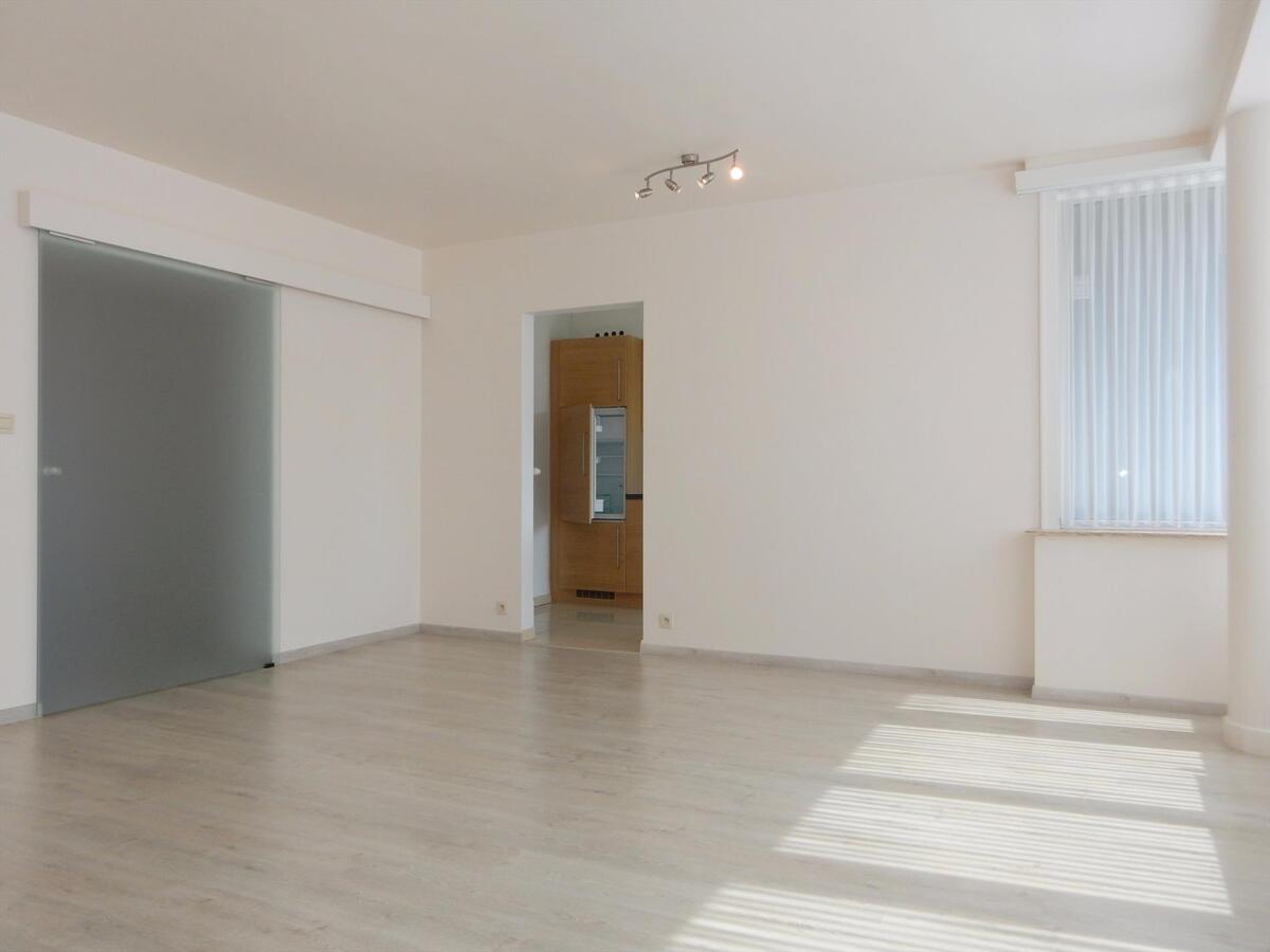 Volledig gerenoveerd zonnig appartement 