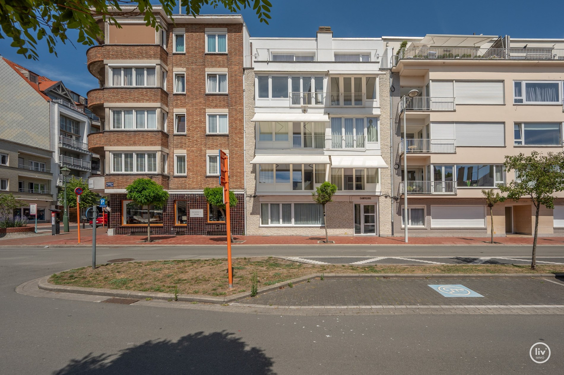 Lichtrijke penthouse met open zicht op toplocatie nabij Dumortierlaan. 
