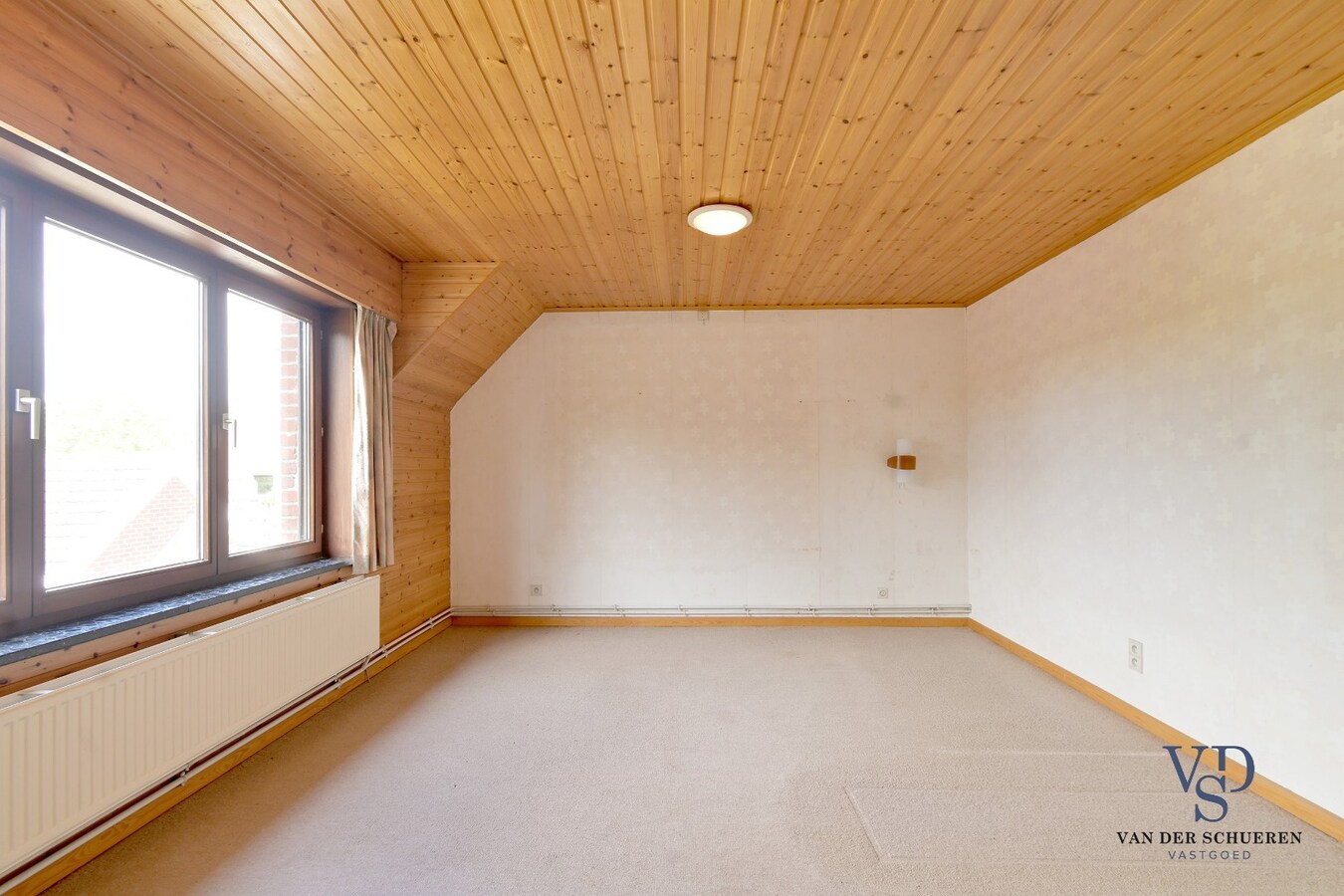 Ruim landhuis met tal van mogelijkheden. 